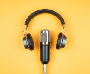 Publicidad en podcast y estrategia de audio digital para marcas