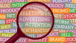 Comparativa entre publicidad en podcast y redes sociales
